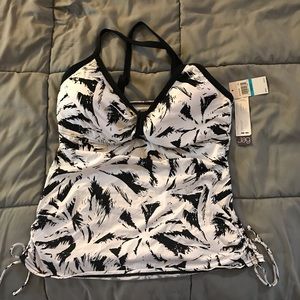 Black & white flowered jag swim top